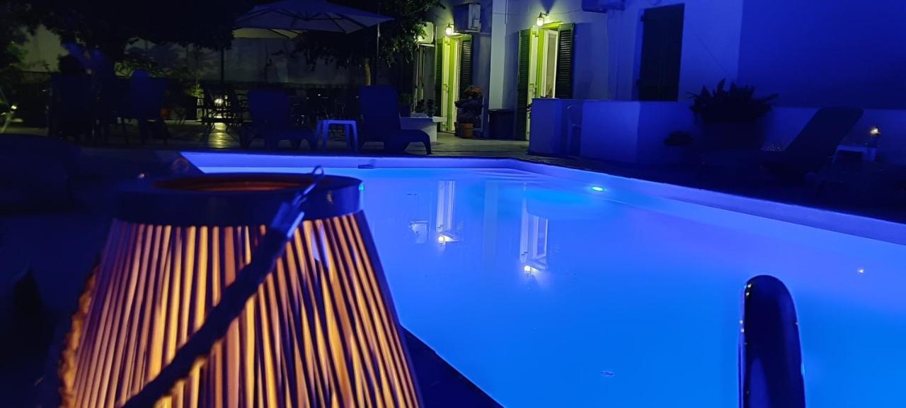 Siren Rooms And Apartments Paros Esterno foto