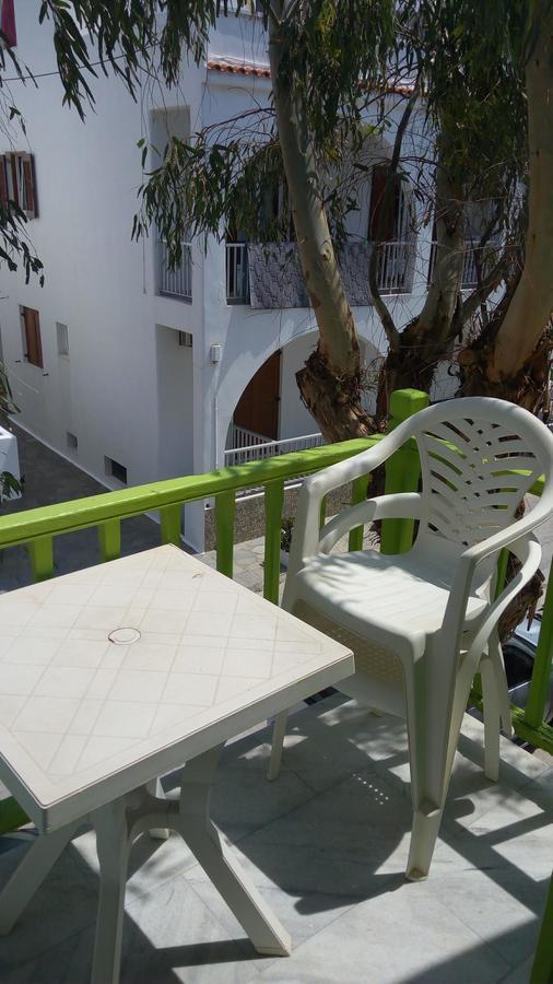 Siren Rooms And Apartments Paros Esterno foto