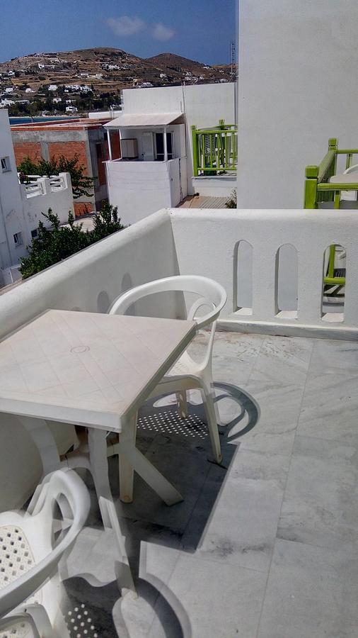 Siren Rooms And Apartments Paros Esterno foto