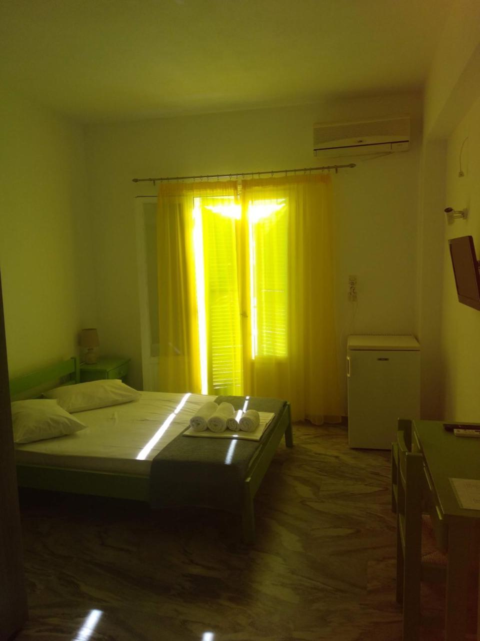 Siren Rooms And Apartments Paros Esterno foto